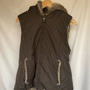 kristen blake reversible quilted/faux fur vest with hood | women's small